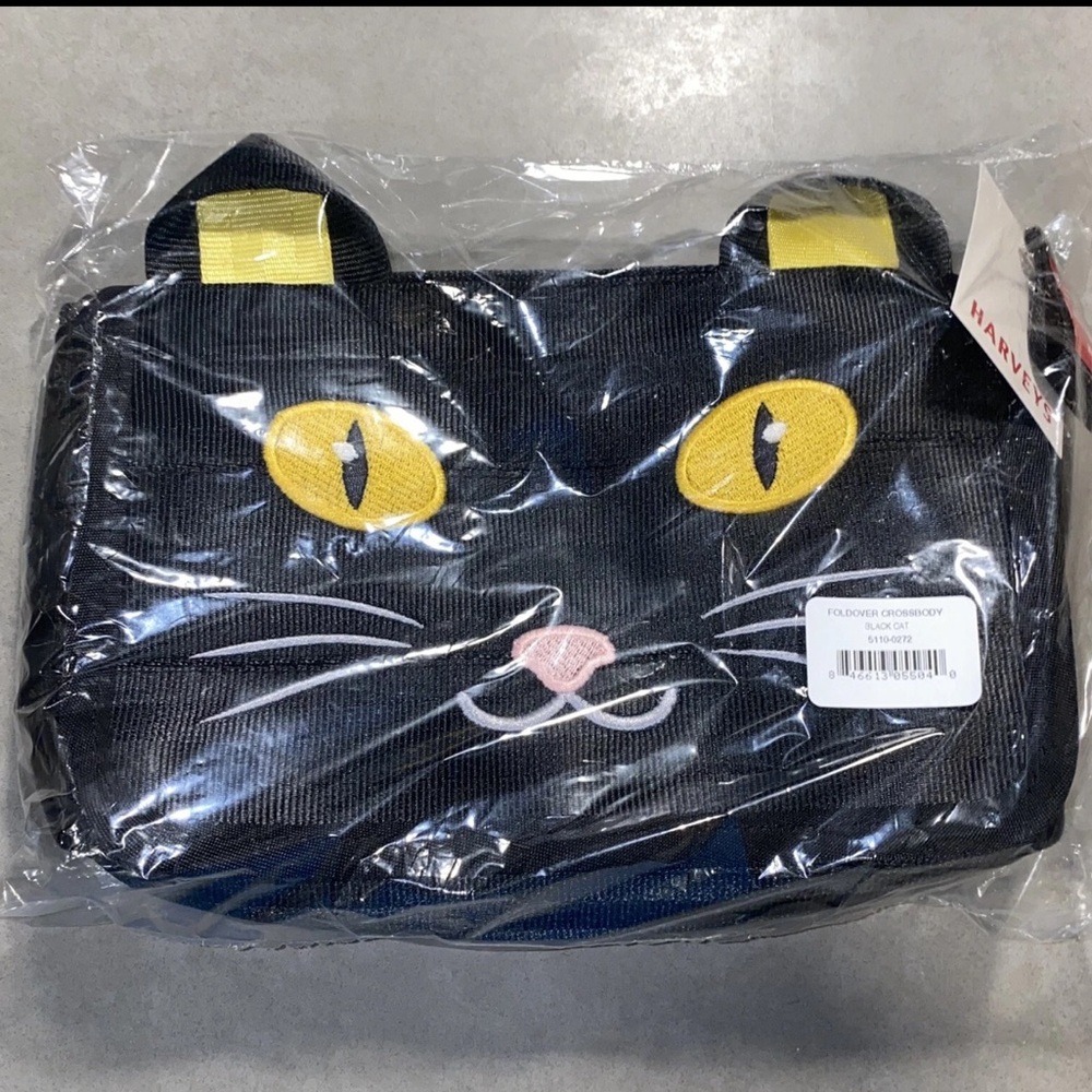 Harveys Seatbelt Bag Foldover Crossbody Collectors Series / Black Cat Purse NWT
